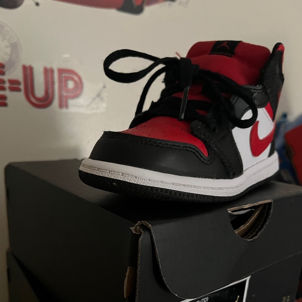 Jordan 1 Mid